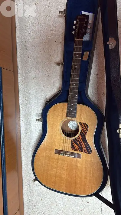 Gibson J-35 Electro Acoustin