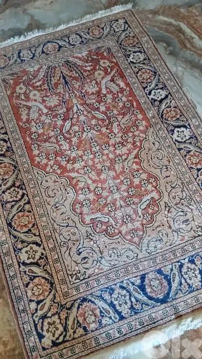 سجاده حرير معمره اثريه تهدى للملوك عمرا اكتر من متين سنه