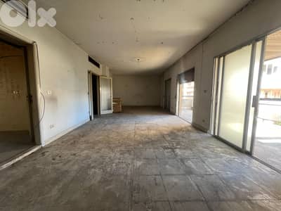 Apartment for Sale in Verdun – Needs Renovation, Prime Location