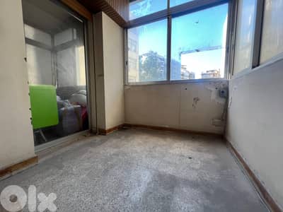Apartment for Sale in Verdun – Needs Renovation, Prime Location