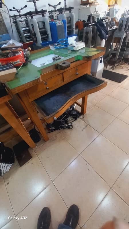 Chubb safe 1 ton made in england and jewelery machines 6