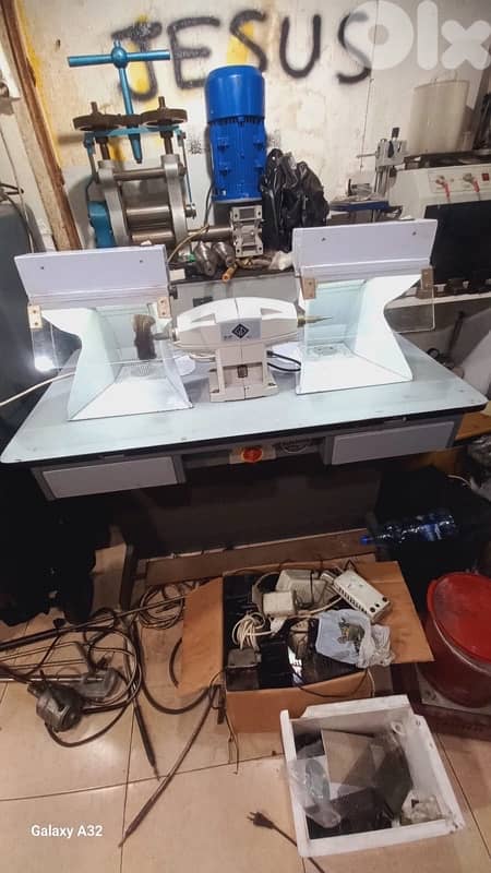 Chubb safe 1 ton made in england and jewelery machines 7