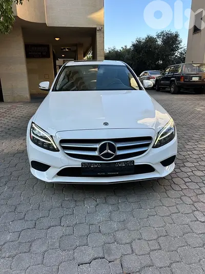 Mercedes C 300 4matic 2019 white (clean carfax)