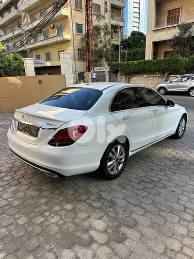 Mercedes C 300 4matic 2019 white (clean carfax)