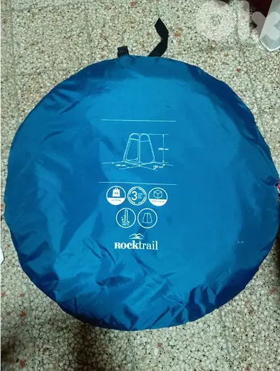 pop-up changing & showering tent