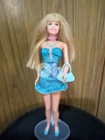HANNAH MONTANA -HASBRO Rare dressed as new doll+Heel+bag=24$