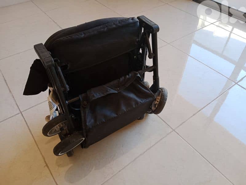 stroller 0