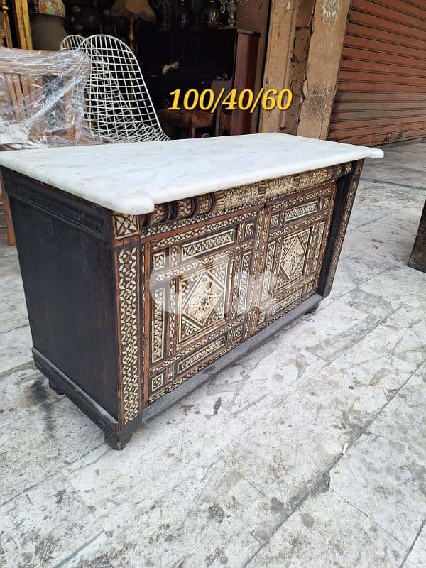 صندوق شرقي انتيك مرصع بالصدف وجه رخام كرارة 0
