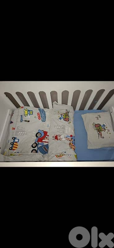 Bed with mattress and bedsheet gift 0