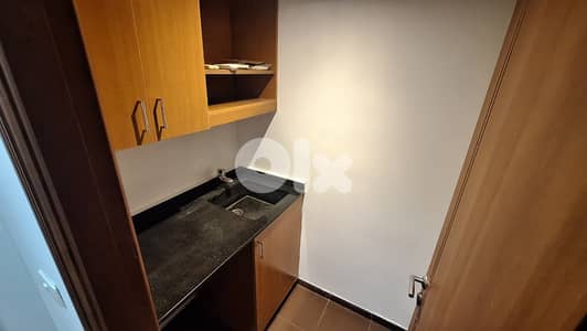 High-end Office for Rent in Mirna Chalouhi مكتب فاخر للإيجار في ميرنا
