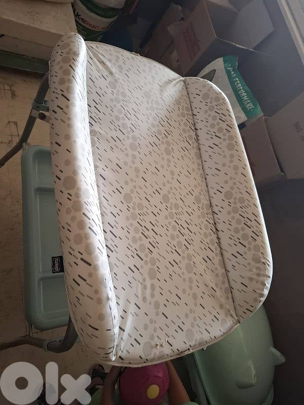 Chicco - Cuddle & Bubble 2-in-1 Bath And Changing Table 0