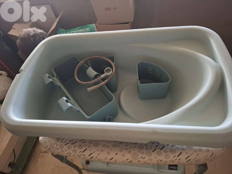 Chicco - Cuddle & Bubble 2-in-1 Bath And Changing Table 2