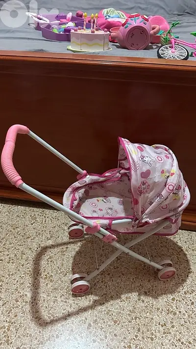 بوسيت، إكسسوارات أطفال، فناجين و إبريق شاي، قالب كيك، وأدوات طبيب