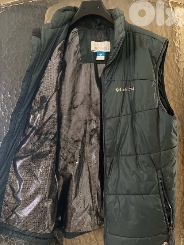 Sleevless jacket (brand Colombia) 1