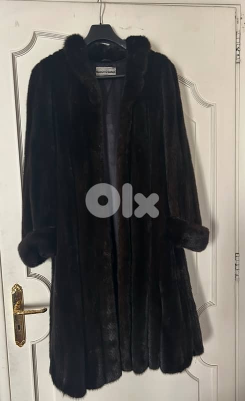 vison femelles manteau longue noir Roger roche . 1