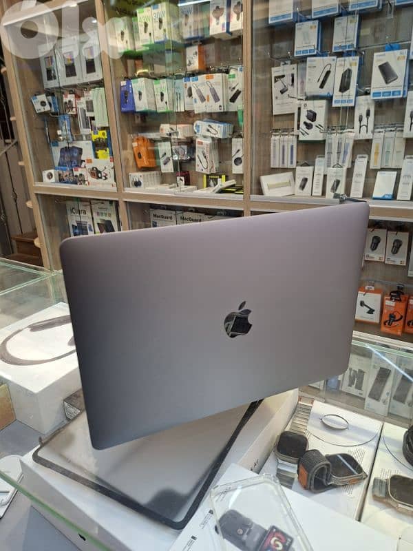 Used apple macbook pro 13 8/256 gb  Cor i5 2018  374 cycle 0