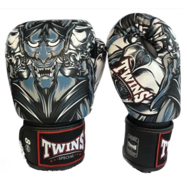 Muay Thai gloves 0