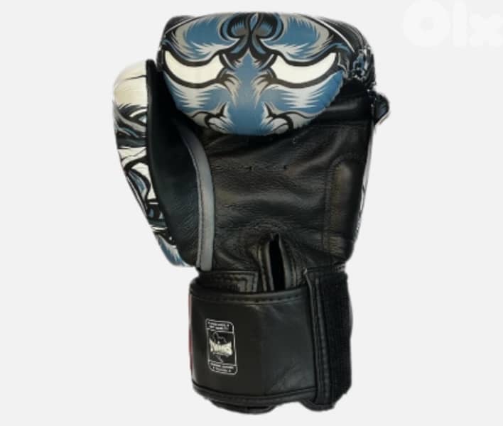 Muay Thai gloves 3