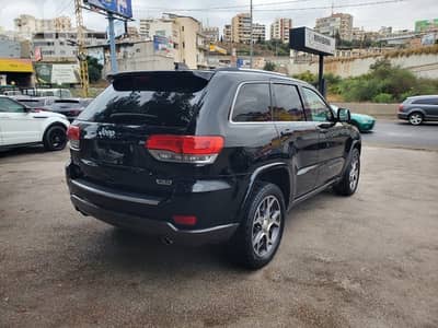 Jeep Grand Cherokee 2018 (clean car fax)