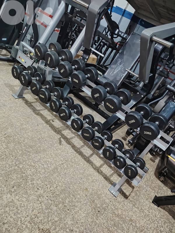 Round dumbles like new from 5 till 35   (1.7 per kilo ) 2