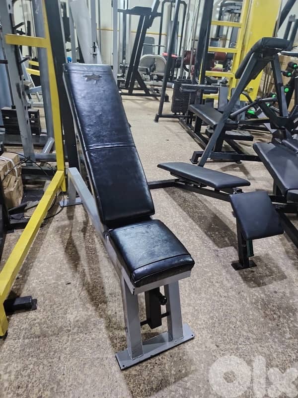 Bench adjustable like new (heavy  duty) 2