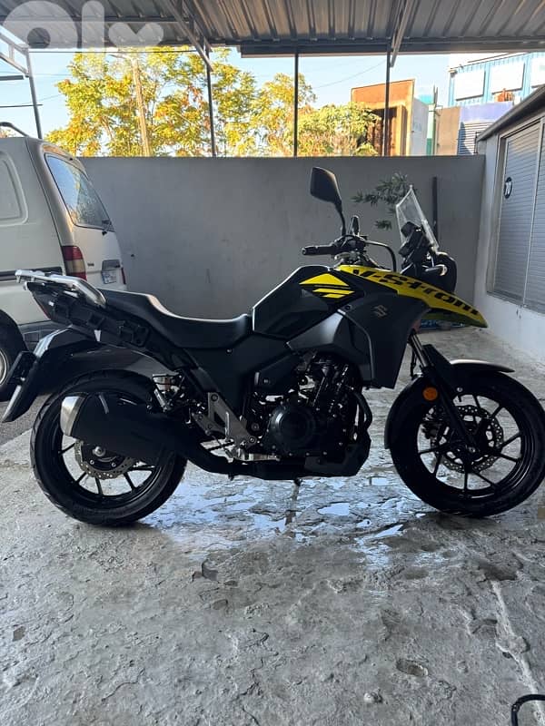 New suzuki v strom new for sale 2 cylinders 250 cc  2022 1000 Km only 0