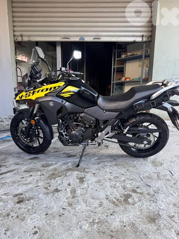 New suzuki v strom new for sale 2 cylinders 250 cc  2022 1000 Km only 4