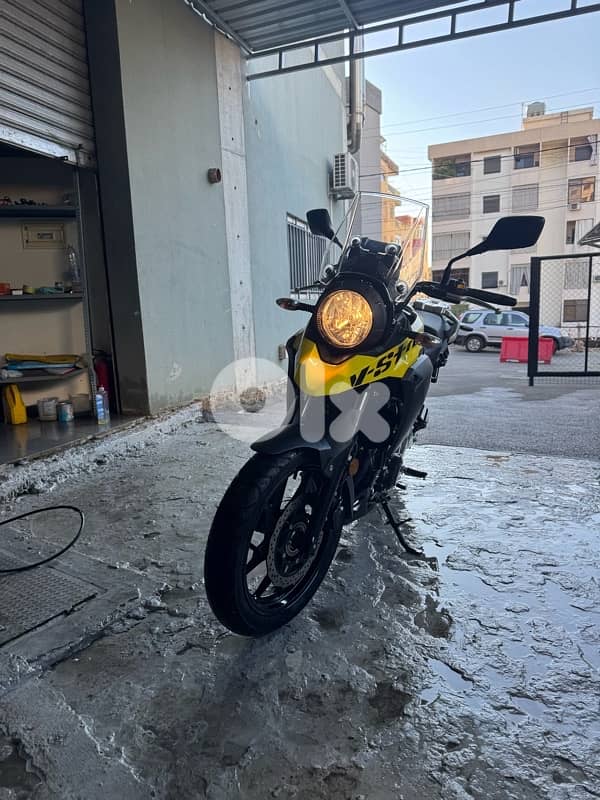 New suzuki v strom new for sale 2 cylinders 250 cc  2022 1000 Km only 5