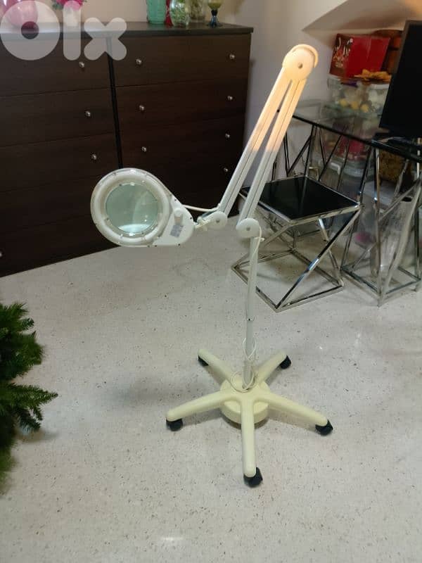 Magnifaying lamp 0