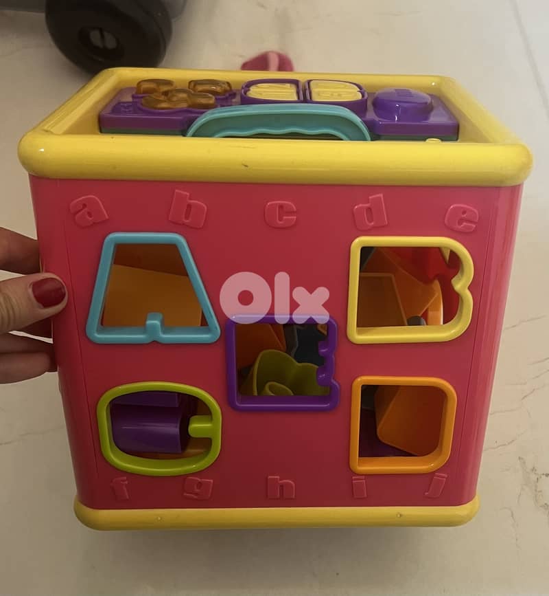 Activity cube for toddlers (1-3 years) 1