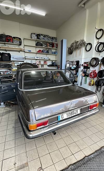 Mercedes-Benz 200 Series 1970