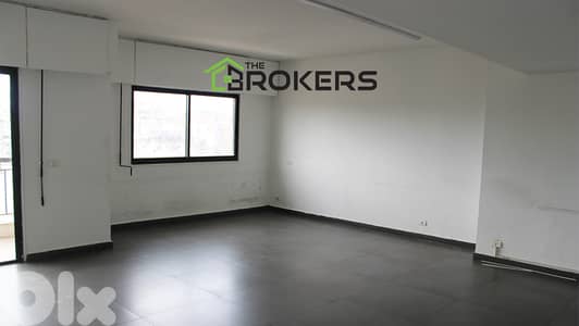 Office for Rent in Sodeco   مكتب للايجار في السوديكو