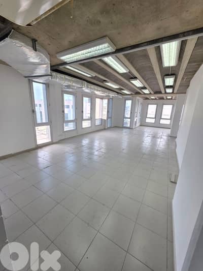 بناية صناعية/تجارية للايجار في المكلس Industrial building in Mkalles