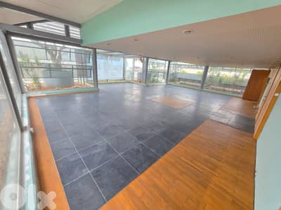 Prime location Office for rent in Mkalles مكتب في مبنى تجاري المكلّس