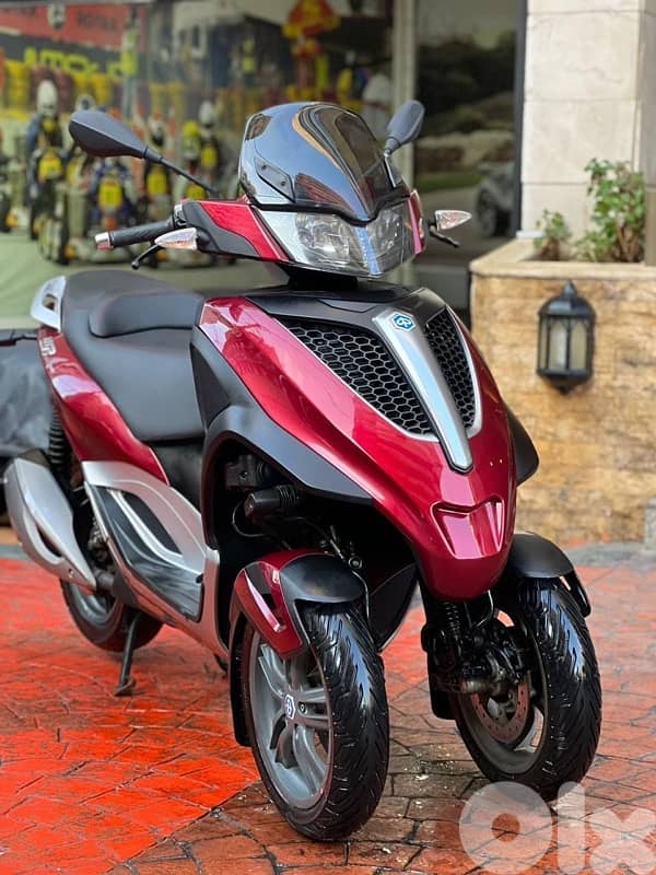 piaggio vespa Mp3 300 cc 0
