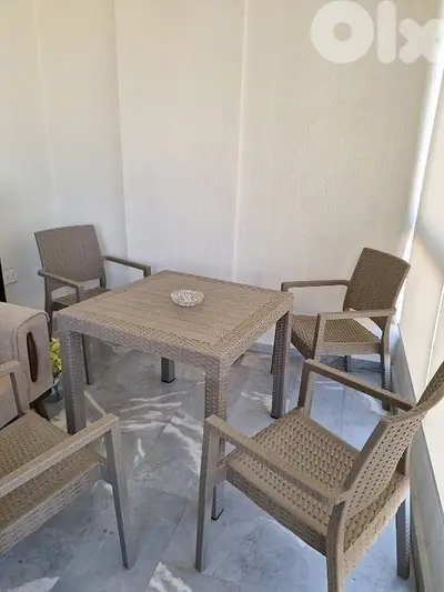 table and 4 chairs