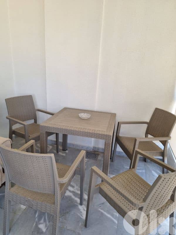 table and 4 chairs 1