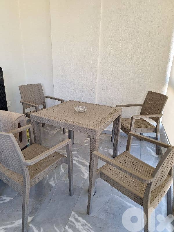 table and 4 chairs 2
