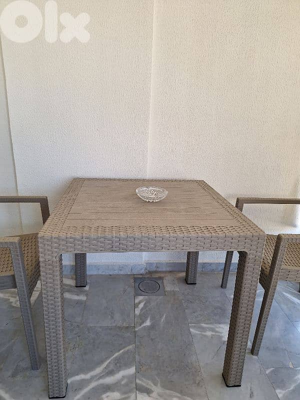 table and 4 chairs 5