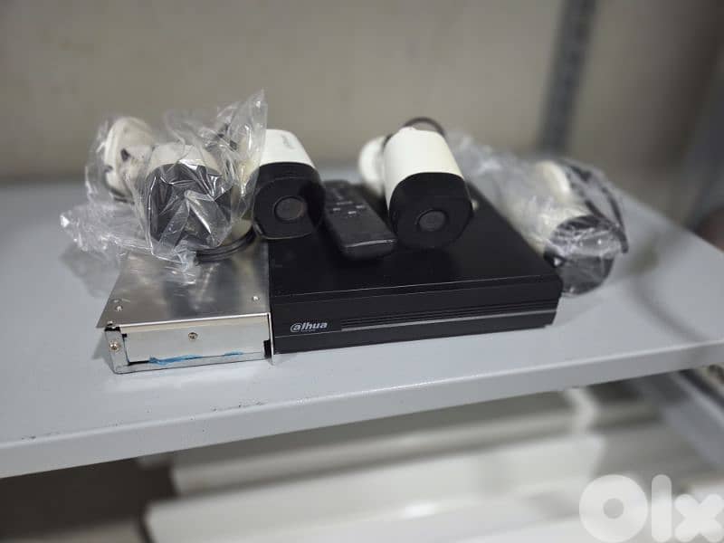 Dahua DVR 8 Channels + 5 Cameras + Power Supply 3