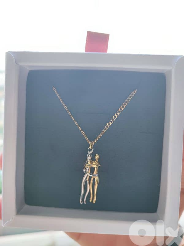 Hug necklace 0