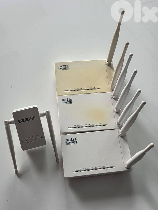 3 Internet WiFi Routers + 1 Repeater 0