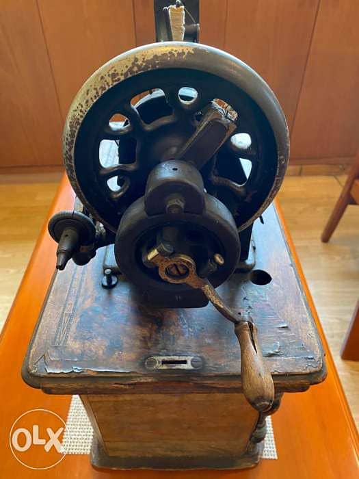 Antique G.M. Pfaff Hand-Crank Sewing Machine – Germany. 0