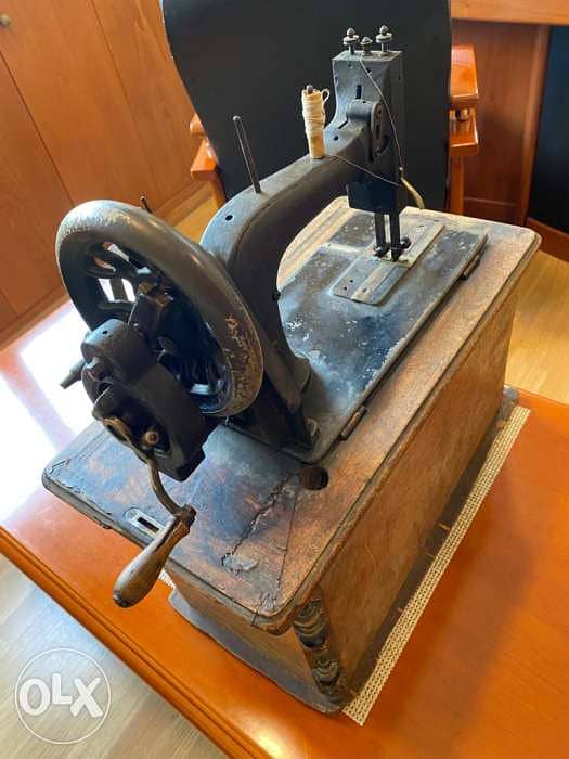 Antique G.M. Pfaff Hand-Crank Sewing Machine – Germany. 4