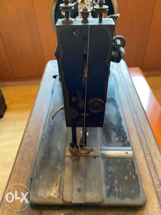 Antique G.M. Pfaff Hand-Crank Sewing Machine – Germany. 5