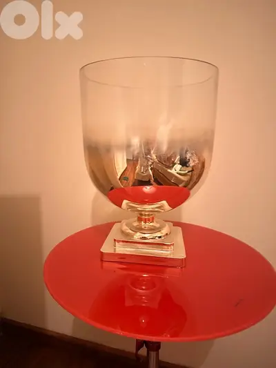 vase gold stand
