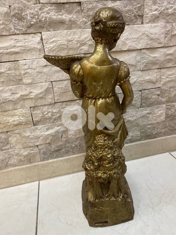 statue 1