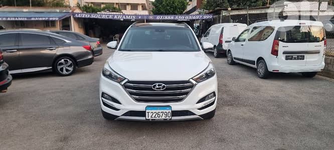 Hyundai Tucson 2017 white panoramic