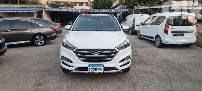 Hyundai Tucson 2017 white panoramic