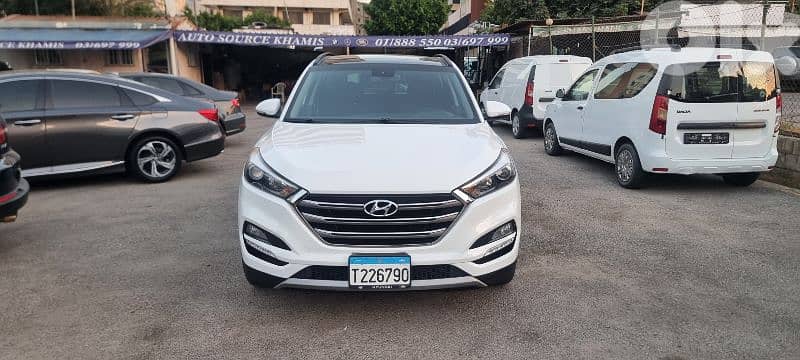 Hyundai Tucson 2017 white panoramic 0